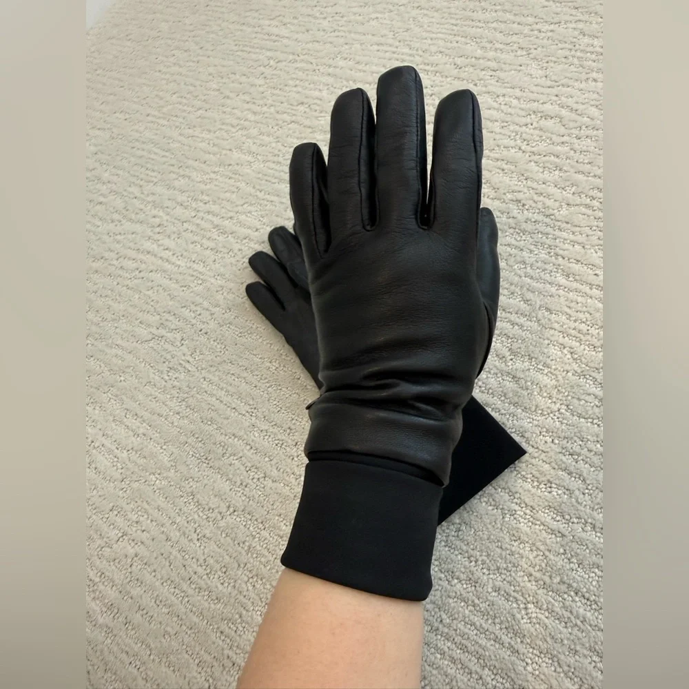 Canada Goose Leather Gloves 6013L $195 women’s small